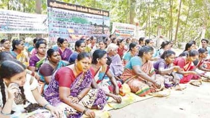 மண் சோறு சாப்பிட்டு பெண்கள் போராட்டம் – கதிராமங்கலத்தில் ஓஎன்ஜிசிக்கு தொடரும் எதிர்ப்பு!
