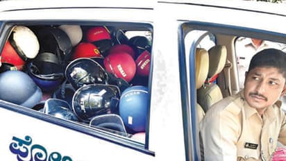 ಮೈಸೂರು ಪೊಲೀಸರ ಭರ್ಜರಿ ಕಾರ್ಯಾಚರಣೆ : 15,000 ಕಳಪೆ ಹೆಲ್ಮೆಟ್’ಗಳ ವಶ