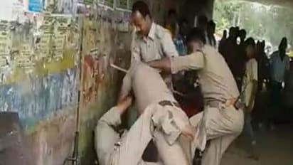 കൈക്കൂലി വീതം വെക്കുന്നതിനെ ചൊല്ലി  പൊലീസുകാര്‍ തമ്മിലടിച്ചു; ദൃശ്യങ്ങള്‍ പുറത്ത്