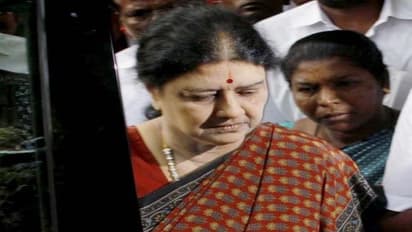 சசிகலாவுடன் அவசர ஆலோசனை - அமைச்சர்கள் பெங்களூர் பயணம்