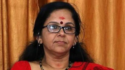 അമ്മയെ പിളര്ക്കാന് ശ്രമിച്ചതാര്? സിപിഎം പ്രസ്താവനയില് ശാരദക്കുട്ടി