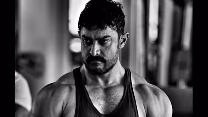 Aamir Khan flaunts his 'Dangal' physique
