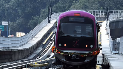 ಮೆಟ್ರೋದಲ್ಲಿ ಮಹಿಳೆಯೊಂದಿಗೆ ಅನುಚಿತ ವರ್ತನೆ: ಧರ್ಮದೇಟು