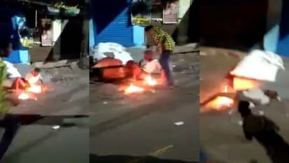 நடுரோட்டில் முதியவரை தீ வைத்து எரித்த கொடூர வாலிபர்கள் - மரித்து போன மனிதநேயம்...