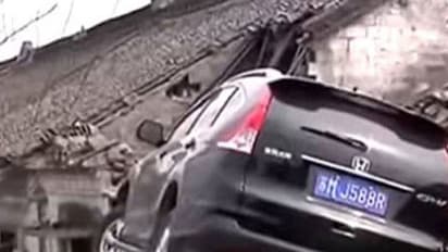 ദ..പുരപ്പുറത്ത് ഒരു കാറ് - വീഡിയോ