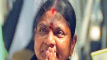 தீச்சட்டி ஏந்தியது வீணா போச்சே...! கழுவி ஊத்தும் நெட்டிசன்கள்...! விடாமல் திருப்பி அடிக்கும் பா.வளர்மதி...!