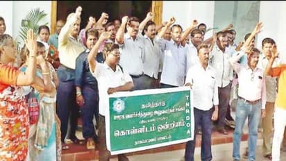 ஊரக வளர்ச்சித் துறை அலுவலர்களுக்கு கூடுதல் பணிச்சுமை வழங்கக் கூடாது – ஊழியர்கள் ஆர்ப்பாட்டம்…