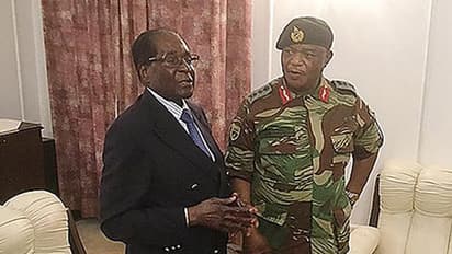 സിംബാബ്വെയിൽ സൈന്യത്തിന്റെ കസ്റ്റഡിയിലുള്ള പ്രസിഡന്റിന്റെ ഫോട്ടോകൾ പുറത്ത്