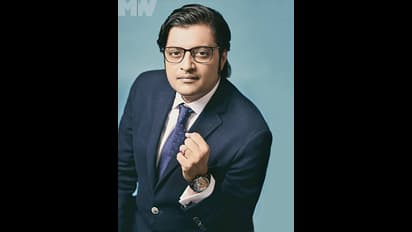 അർണാബ് ഗോസ്വാമിയും ഭാര്യയും സഞ്ചരിച്ച കാറിന് നേരെ അജ്ഞാതരുടെ ആക്രമണം