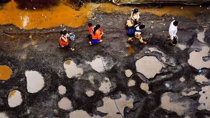 ಹದಗೆಟ್ಟ ಗಂಗಾವತಿ- ಆನೆಗೊಂದಿ ರಸ್ತೆ: ಕ್ಯಾರೆ ಎನ್ನದ ಶಾಸಕರು!