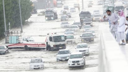 സൗദിയുടെ കിഴക്കന് പ്രവിശ്യയില് കനത്ത മഴ തുടരുന്നു