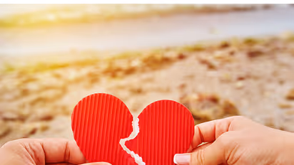 ಚಿಗುರೊಡೆಯುವ ಮುನ್ನ ಕಮರಿದ ಪ್ರೀತಿ, ಸೀನಿಯರ್ ಅಂದುಕೊಂಡರೆ ಉಪನ್ಯಾಸಕರಾಗಿ ಎಂಟ್ರಿ!