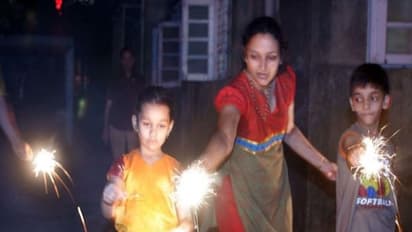 3 மணி நேரத்துக்கு மேல பட்டாசு வெடிக்கக் கூடாது ... கறாராக சொன்ன உயர் நீதிமன்றம்... மக்கள் அதிர்ச்சி!