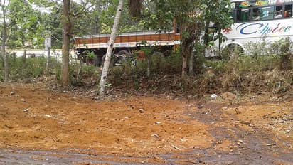 പുരയിടത്തില് കക്കൂസ് മാലിന്യം തള്ളി