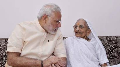 ಇಂದು ಪ್ರಧಾನಿ ನರೇಂದ್ರ ಮೋದಿ 66ನೇ ಜನ್ಮದಿನ: ತಾಯಿ ಆಶೀರ್ವಾದ ಪಡೆದ ಪ್ರಧಾನಿ