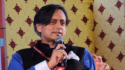 സൈബര് ആക്രമണം; തരൂരിന്റെ പിന്തുണ വിവാദത്തില് ഇല്ലാത്ത 'പാര്വതിക്ക്..'