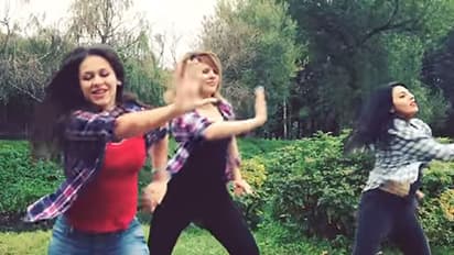 കണ്ണ് തള്ളിക്കുന്ന ഡാന്സ്; ജിമിക്കി കമ്മലിന് ചുവടുവച്ച് റഷ്യന് സുന്ദരികളും