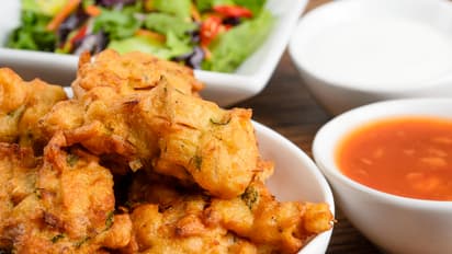 বিকেলের চা-এর আড্ডা জমিয়ে তুলতে সঙ্গে থাকুক মুচমুচে নুডলস পকোড়া