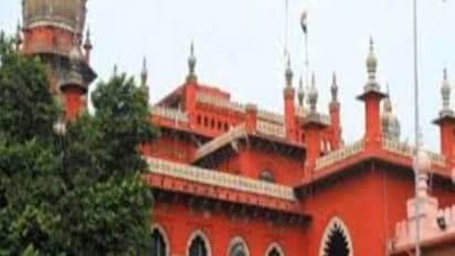 சபாநாயகரின் செயல் நீதிக்கு எதிரானது…ஒரு தலைப்பட்சமானது… தனபாலை வறுத்தெடுத்த நீதிபதி…. வேறு என்னென்ன சொன்னார் தெரியுமா ?