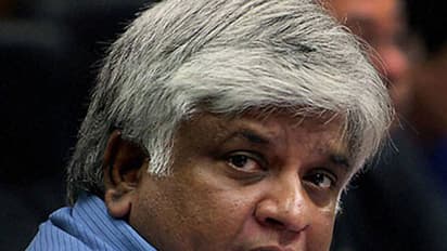 ఇండియన్స్ చెత్త పనులు చేస్తారా?