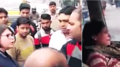 ತನ್ನ ಐಷಾರಾಮಿ ಕಾರಿಗೆ ತಾಗಿತೆಂದು ಗರ್ಭಿಣಿಯಿದ್ದ ಕಾರನ್ನು ತಡೆದಿಟ್ಟು ಸತಾಯಿಸಿದ ಮಹಿಳೆ