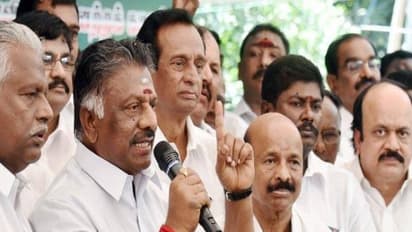 அவருக்கு அதிகாரம் இல்லைனதும் உடனே டெல்லி போனாரு... ஆனா, நம்மை ”டீல்”ல விட்டுட்டாரே..! கதறும் ஓபிஎஸ் ஆதரவு சீனியர்கள்..!