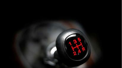 കാര് പാര്ക്ക് ചെയ്യേണ്ടത് ഏത് ഗിയറില്?