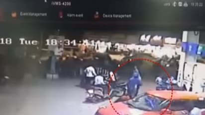 പെട്രോള് പമ്പില് ആള്ക്കൂട്ടത്തിനിടയില് കിഡ്നാപ്പിങ്; ദൃശ്യങ്ങള് സിസിടിവിയില്