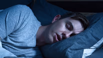 കൂര്‍ക്കംവലി ഒഴിവാക്കാൻ ചെയ്തുനോക്കാവുന്ന അഞ്ച് കാര്യങ്ങള്‍...