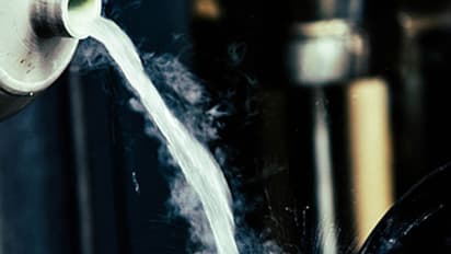 నైట్రోజన్‌ గ్యాస్ పీల్చి టెకీ ఆత్మహత్య.. మూసి ఉన్న కారులో, ముఖానికి ప్లాస్టిక్ కవర్ చుట్టుకుని మరీ...