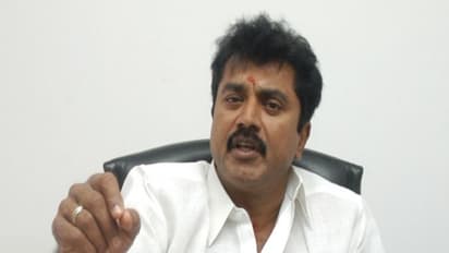 ரஜினி என்ன பெரிய ஆளா? செய்தியாளர்களிடம் பயங்கர டென்சன் ஆன சுப்ரீம் ஸ்டார்!