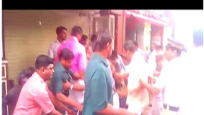 സമരം ചെയ്ത യൂത്ത്കോണ്ഗ്രസുകാരെ കോണ്ഗ്രസുകാര് തല്ലിയോടിച്ചു