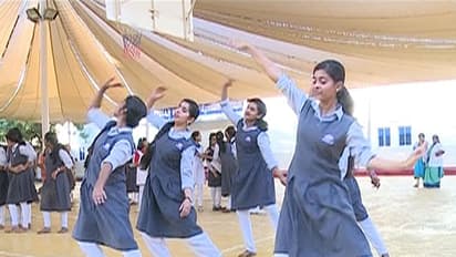 പ്രളയം: കലോത്സവം മാറ്റിയതില് മന്ത്രിമാര്ക്ക് അതൃപ്തി