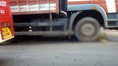 നെടുമങ്ങാട് നന്ദിയോട് ലോറിയും ബൈക്കും കൂട്ടിയിടിച്ച് രണ്ടുപേർ മരിച്ചു