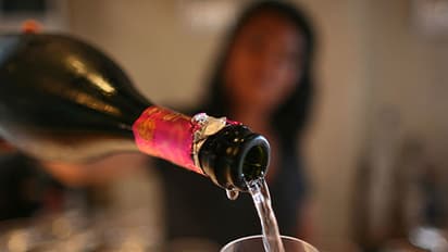 దారుణం : భార్య మద్యం సేవించిందని.. కోపంతో ఈ భర్త చేసిన పని...