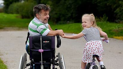 അഞ്ചുവയസുകാരി മകളെ കണ്ടു പഠിക്കുന്ന അച്ഛന്!