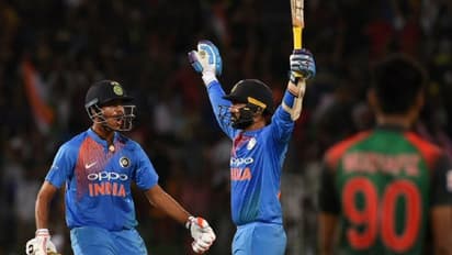 ಕಾರ್ತಿಕ್ ಬಾರಿಸಿದ ಕೊನೆಯ ಸಿಕ್ಸ್'ನ್ನು ರೋಹಿತ್ ನೋಡಿರಲಿಲ್ಲವಂತೆ..!