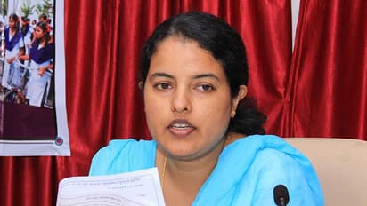 ಎಲೆಕ್ಷನ್ ಕಾವು ಆರುತ್ತಿದ್ದಂತೆ ಹಾಸನ ಡಿಸಿ ಎತ್ತಂಗಡಿ, ಹೊಸ ಜಿಲ್ಲಾಧಿಕಾರಿ ಯಾರು?