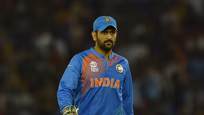 ಧೋನಿ ಮಿಂಚಿನ ಸ್ಟಂಪಿಂಗ್’ಗೆ ಪೆವಿಲಿಯನ್ ಸೇರಿದ ಸೈಫರ್ಟ್