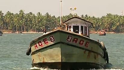 ഓഖി: കാണാതായ 10 പേരുമായി മൽസ്യബന്ധന ബോട്ട് കൊച്ചിയിലെത്തി