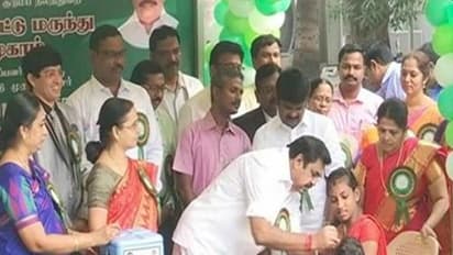 பொம்மை, சாக்லேட்டுடன் குழந்தைகளுக்கு சொட்டு மருந்து… இபிஎஸ் மகிழ்ச்சி !!