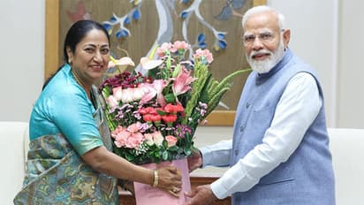 Delhi CM Rekha Gupta (left) meets PM Narendra Modi (right) at his residence (Photo/Delhi BJP)