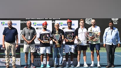 Presentation ceremony (Photo: MSLTA)