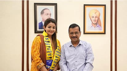 Sonia Mann joins AAP in presence of arvind Kejriwal (Photo/X @AAPPunjab)