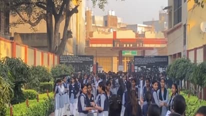 സ്കൂളുകളിൽ ഹിന്ദി നിർബന്ധിത ഭാഷയാക്കിയ ഉത്തരവ് പിൻവലിച്ച് മഹാരാഷ്ട്ര സർക്കാർ; തീരുമാനം പ്രതിഷേധത്തിന് ശേഷം 