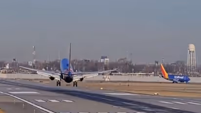 Screengrab of viral video of Southwest plane avoiding landing (Source/Viral Video)