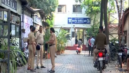 Visuals outside Swargate police Station (Photo/ANI)