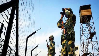 Bangladeshi intruders clash with BSF, one jawan and Intruder injured along Indo-Bangladesh border
