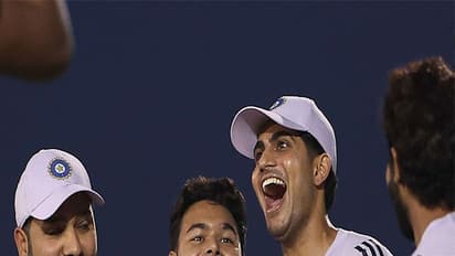 Shubman Gill with teammates (Photo: ICC)