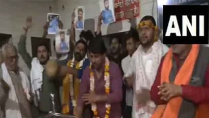 Varanasi fans perform 'Aarti', pray for India's victory in ICC CT 2025 final against NZ